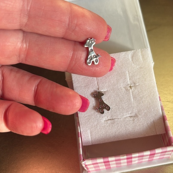 Silver toddler girls Giraffe Kids Earrings with pale pink crystals new in box - Picture 4 of 8
